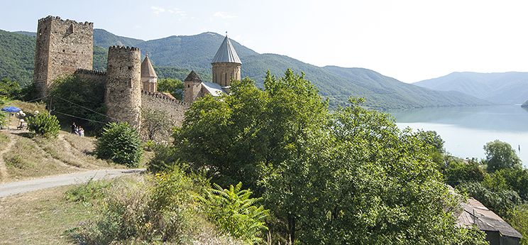 Ananuri_fortress_Georgia