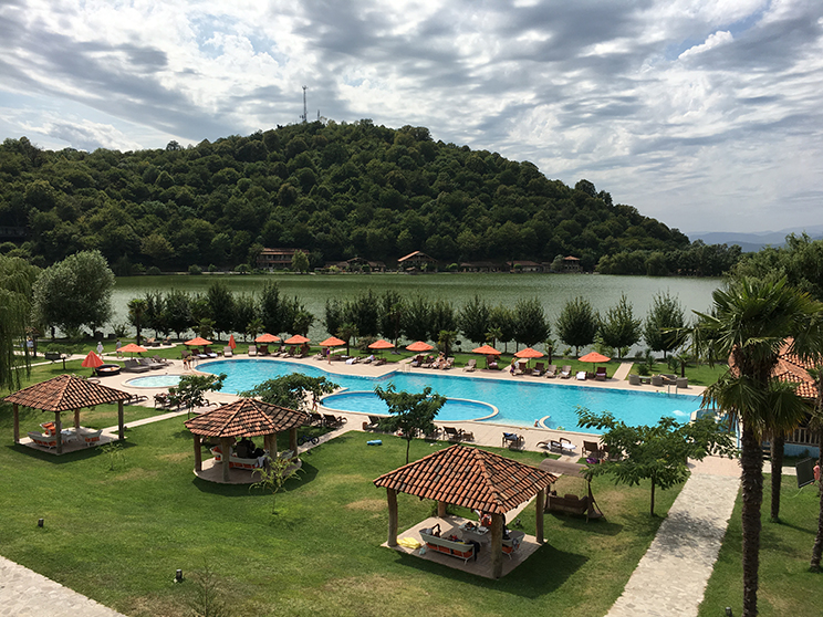 Lake_Lapota_resort